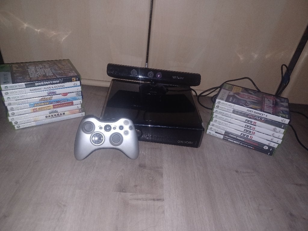 Xbox 360 console + 1 controller + 18 games, Ophalen of Verzenden, Gebruikt, Met 1 controller, Met kinect