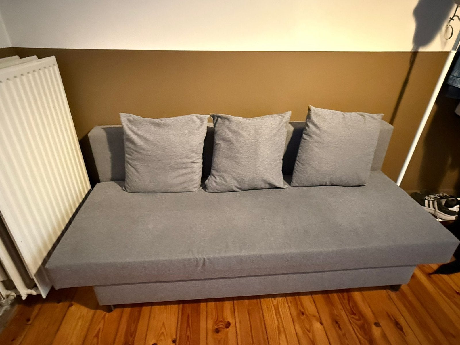 IKEA slaapbank in zeer goede staat grijs, Huis en Inrichting, Slaapkamer | Slaapbanken, Ophalen, Zo goed als nieuw