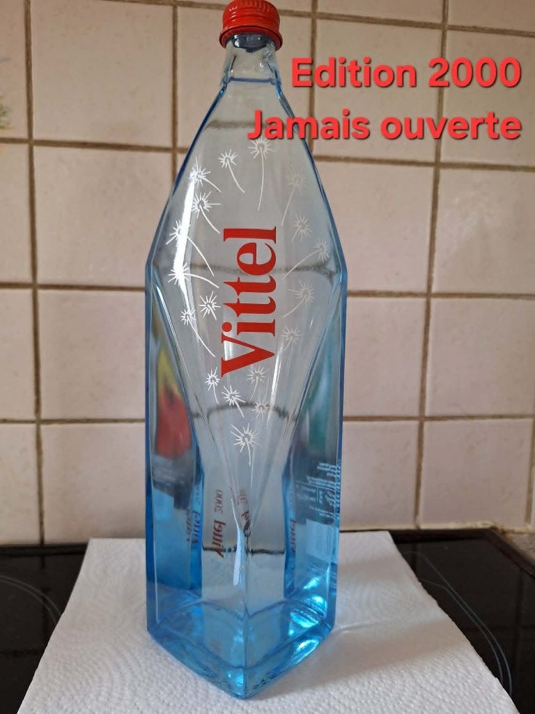 Collection de bouteilles d'eau de différentes marques., Collections, Enlèvement