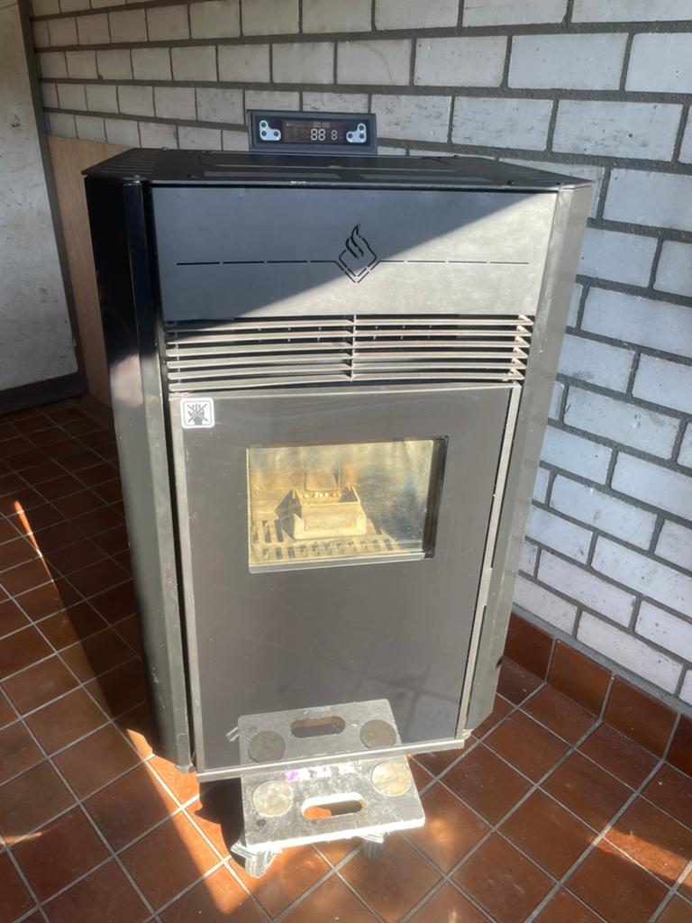Te koop mooie pelka pelletkachel 13kw, Ophalen, Zo goed als nieuw, Pelletkachel