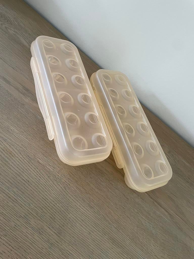 2 eierdozen plastiek, Ophalen, Zo goed als nieuw
