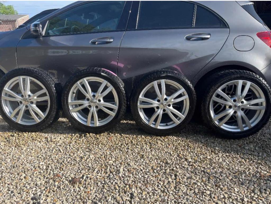 jantes et pneus Hiver Dezent Skoda Octavia Pirelli R17, Autos : Pièces & Accessoires, Pneus et Jantes, Pneus hiver, Véhicule de tourisme
