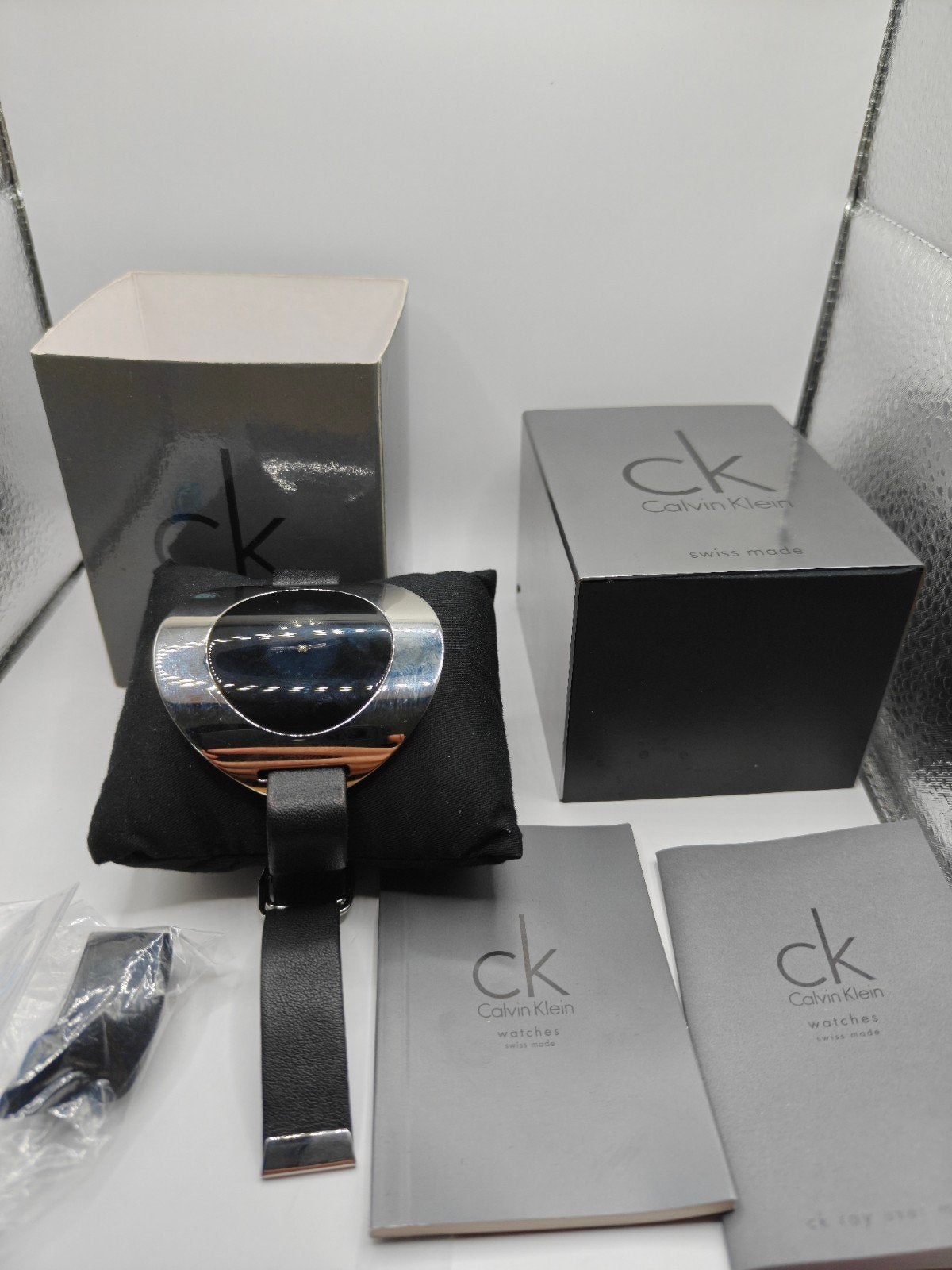Prachtig Calvin Klein Ray (K37233) design dameshorloge - Swi, Overige materialen, Gebruikt, Polshorloge, Overige materialen