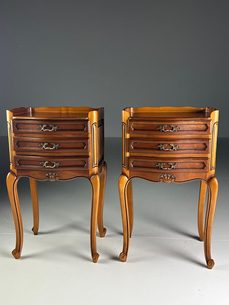 Ensemble de deux tables de chevet vintage  du XXe siècle, Maison & Meubles, Chambre à coucher | Tables de chevet, Comme neuf, Bois