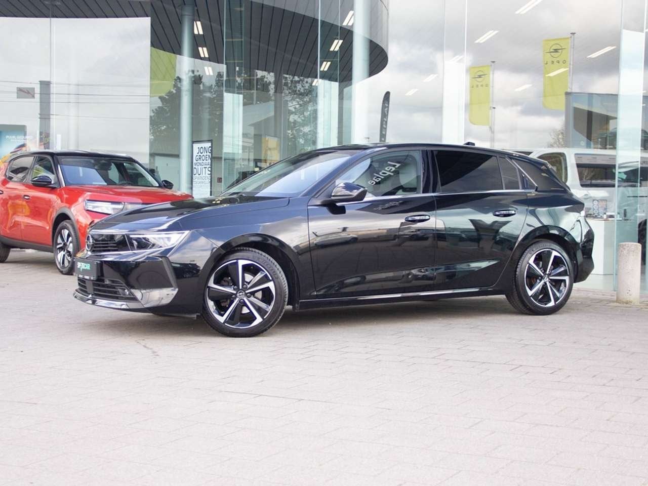 Opel Astra Elegance 1.2T 110PK CAMERA|NAVI|SENSOREN|TREKHAAK, Auto's, Opel, 0 kg, Bedrijf, 5 deurs, 3 cilinders