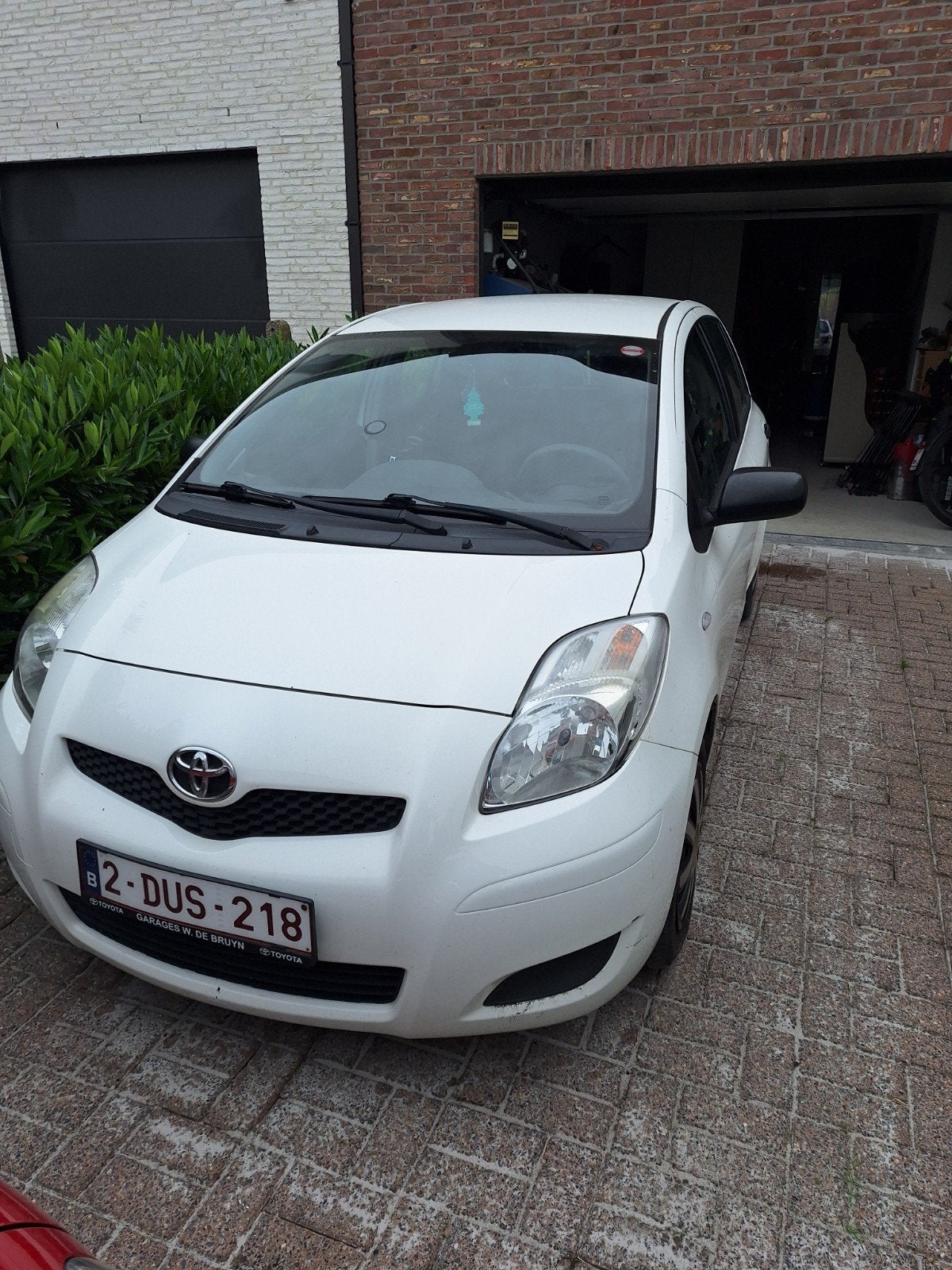 Toyota yaris VERKOCHT, Voorwielaandrijving, Stof, Wit, Handgeschakeld