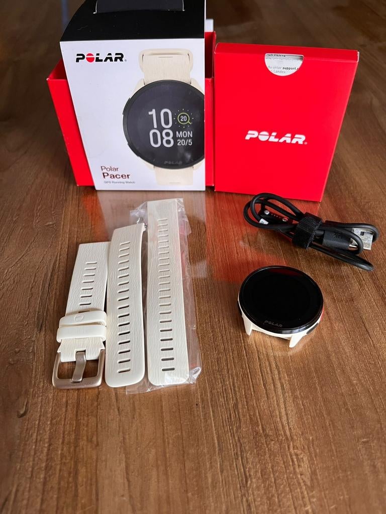 Polar Pacer GPS Running Watch – complete set, Handtassen en Accessoires, Sporthorloges, Zo goed als nieuw, Wit, Afstand, GPS, Hartslag