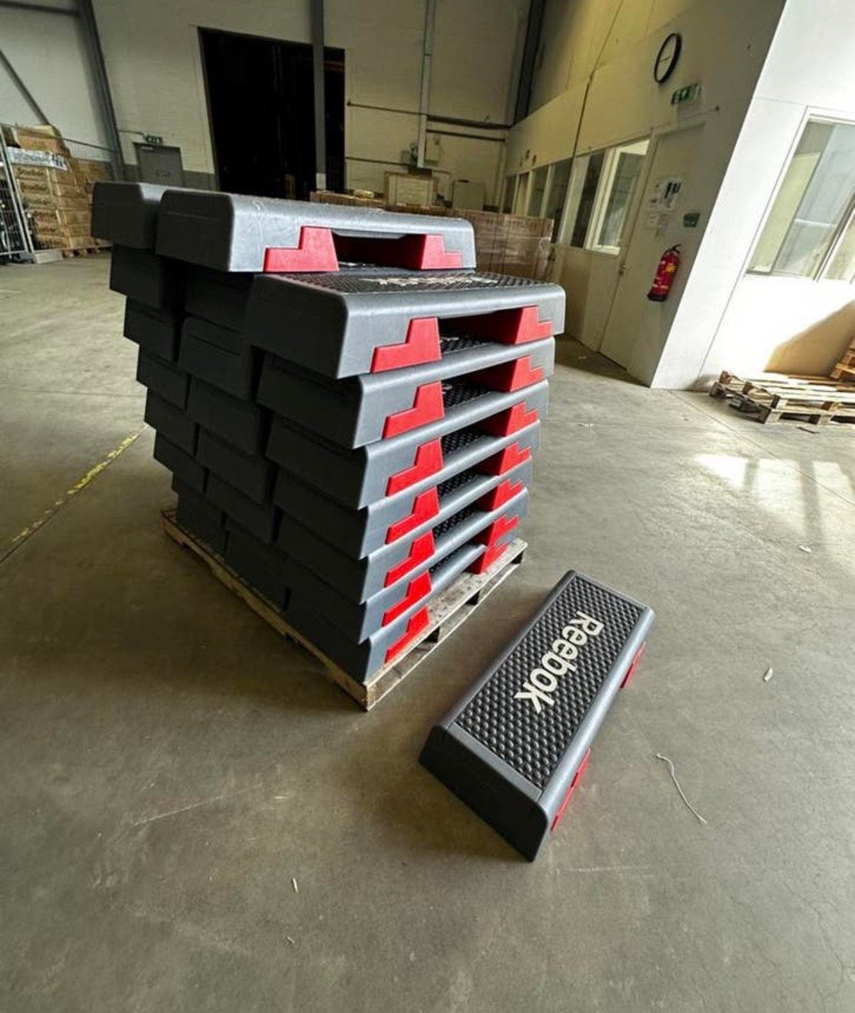 24 Reeboks Steps , 2 Reebok Deck Stepbank, Sport en Fitness, Ophalen, Zo goed als nieuw, Stepbank