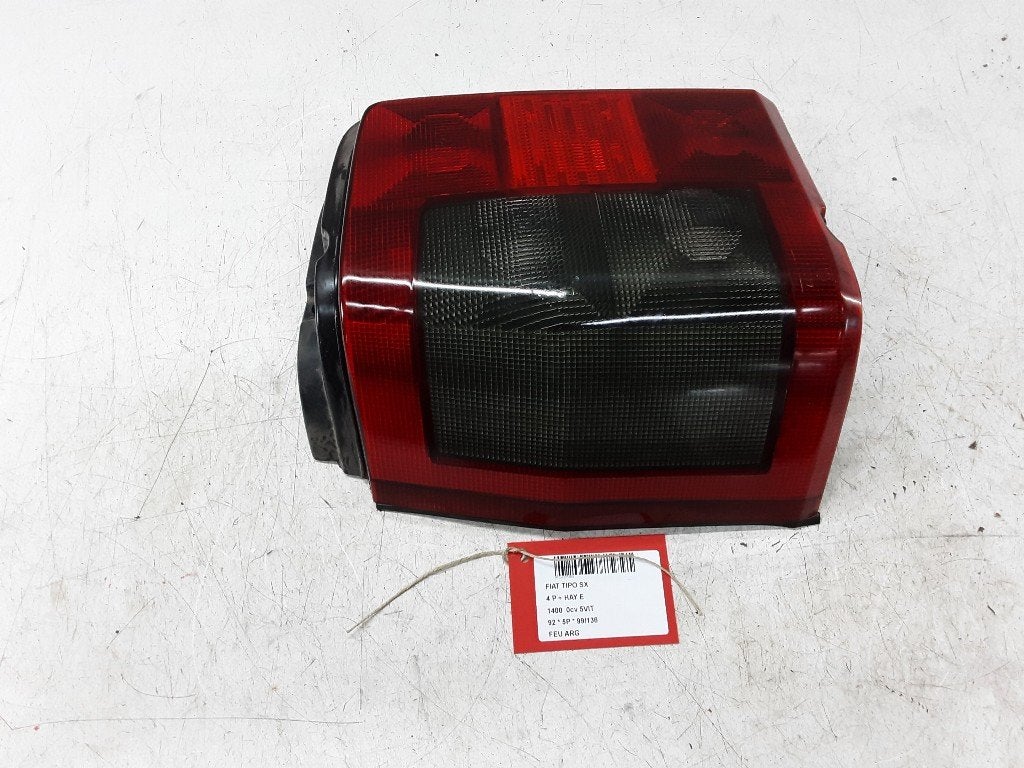 ACHTERLICHT LINKS Fiat Tipo (160) (01-1987/08-1995), Gebruikt, Mevr. I. Hauben, Fiat, Rue de l'Espoir 34 34
4030  GRIVEGNÉE, BE