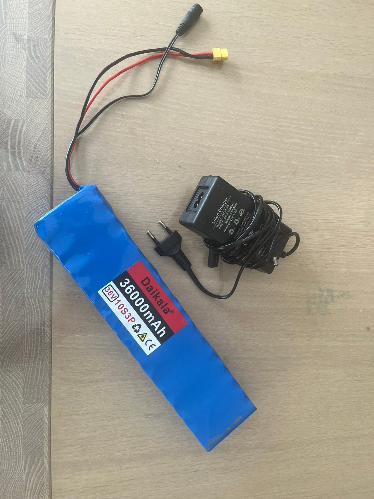 E-step batterij met kabel, Enlèvement, Neuf, Step électrique (E-scooter)