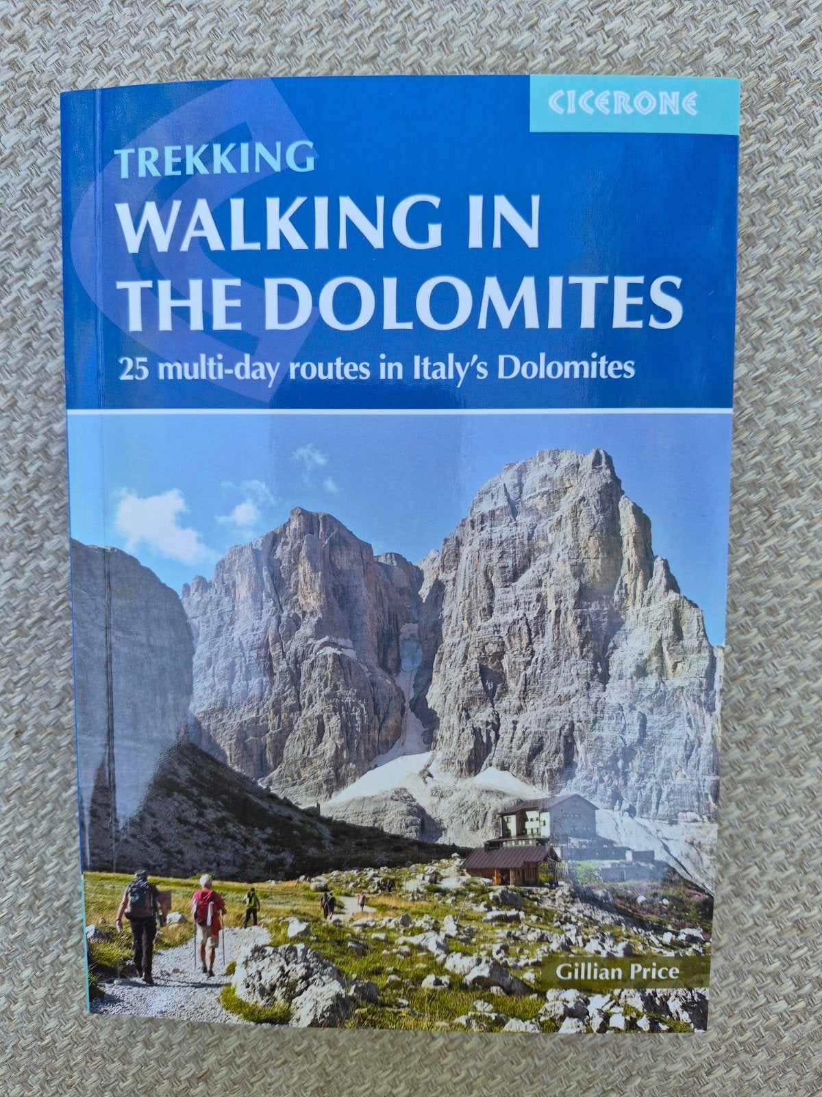 Nieuw boek Walking in the Dolomites 9781852848446, Boeken, Ophalen, Overige merken