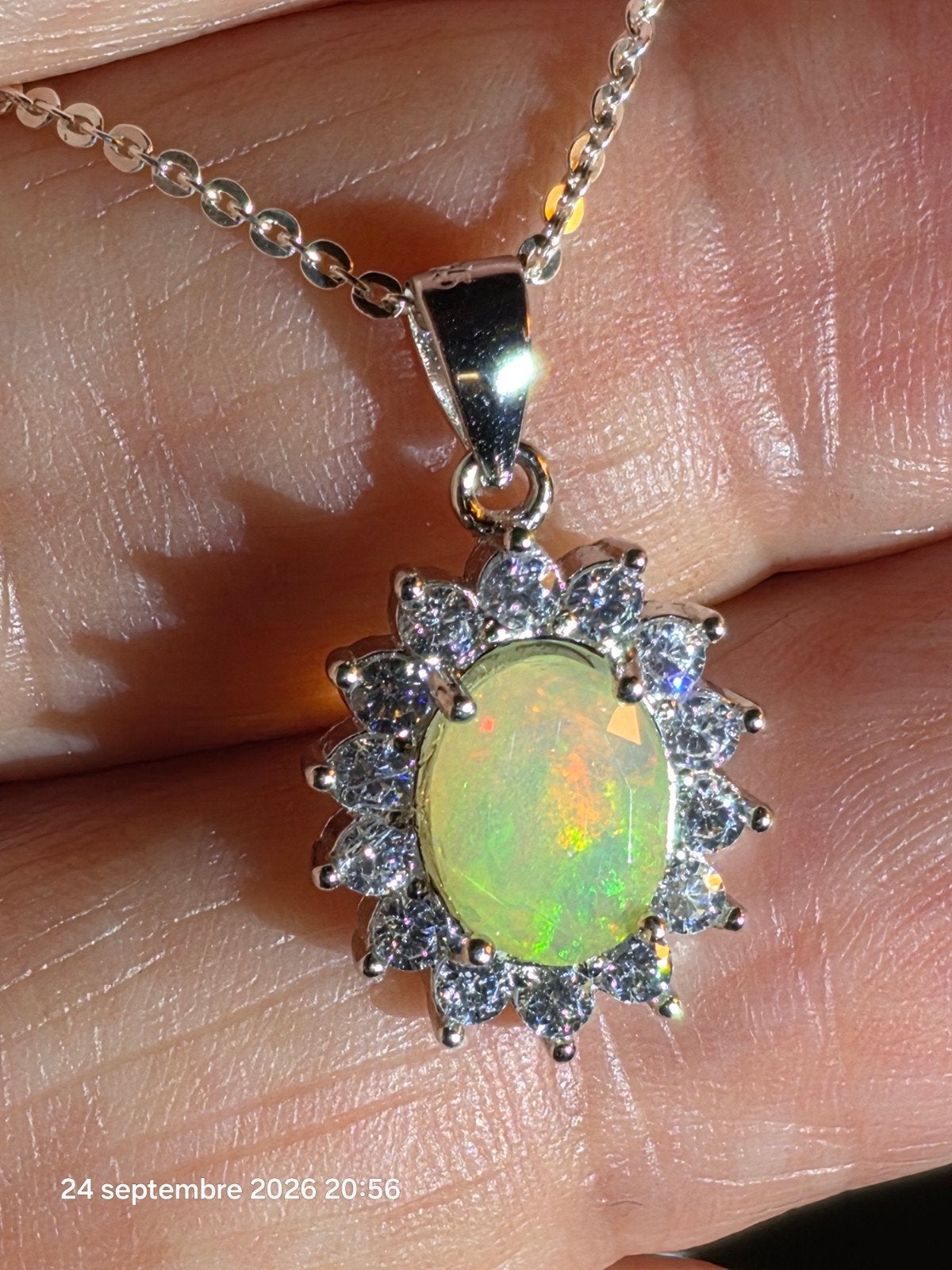 Pendentif en argent massif avec opale naturelle d'Éthiopie, Neuf, Enlèvement, Avec pierre précieuse, Argent