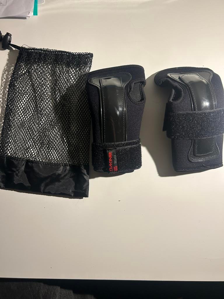 Polsbeschermers dakine small/medium, Sport en Fitness, Ophalen, Zo goed als nieuw