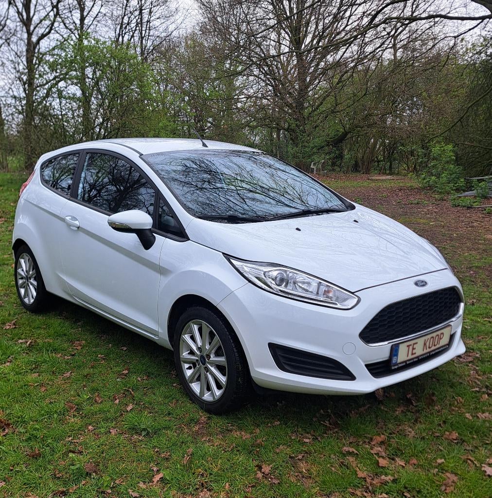 Ford Fiesta: 98.000km +airco +jaar garantie +groot nazicht!, Auto's, Voorwielaandrijving, Stof, 4 cilinders, Wit