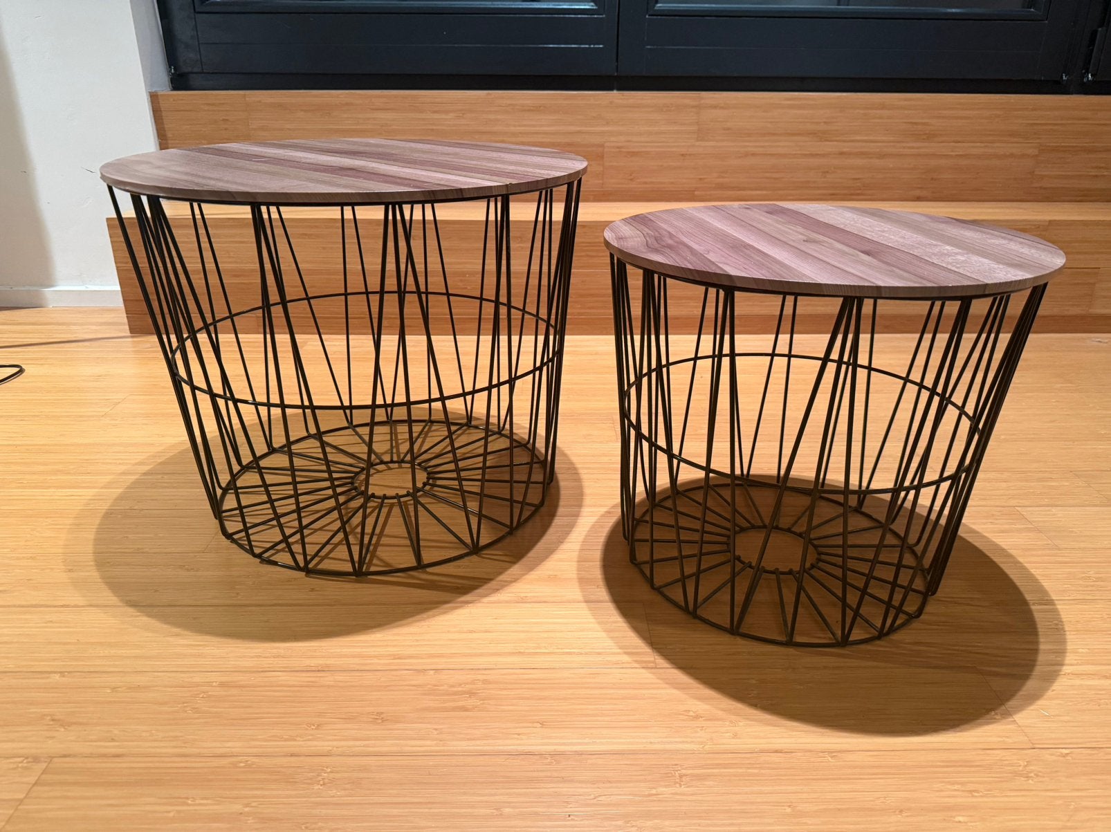 Ensemble de 2 tables plateau en bois et structure en métal, Enlèvement ou Envoi, Comme neuf, Noir