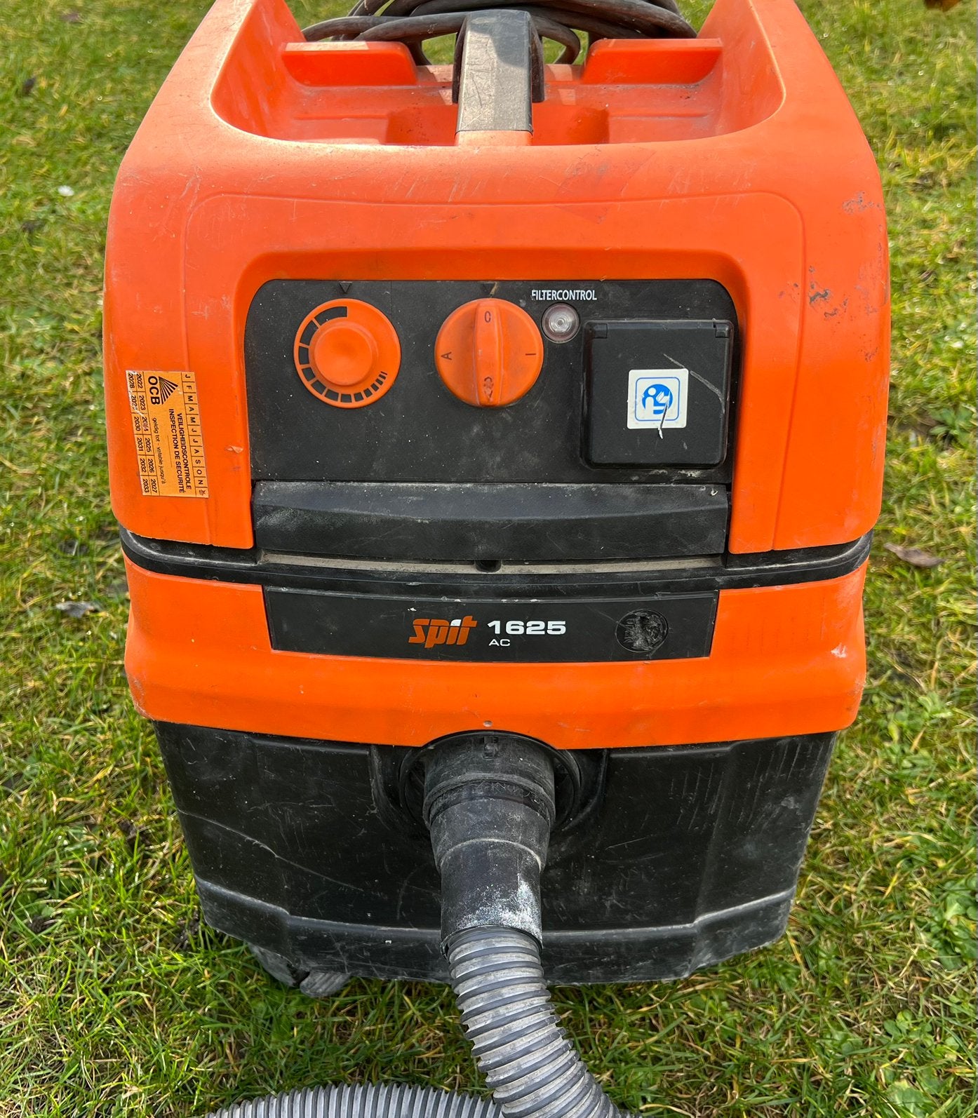 Aspirateur de chantier SPIT, Enlèvement