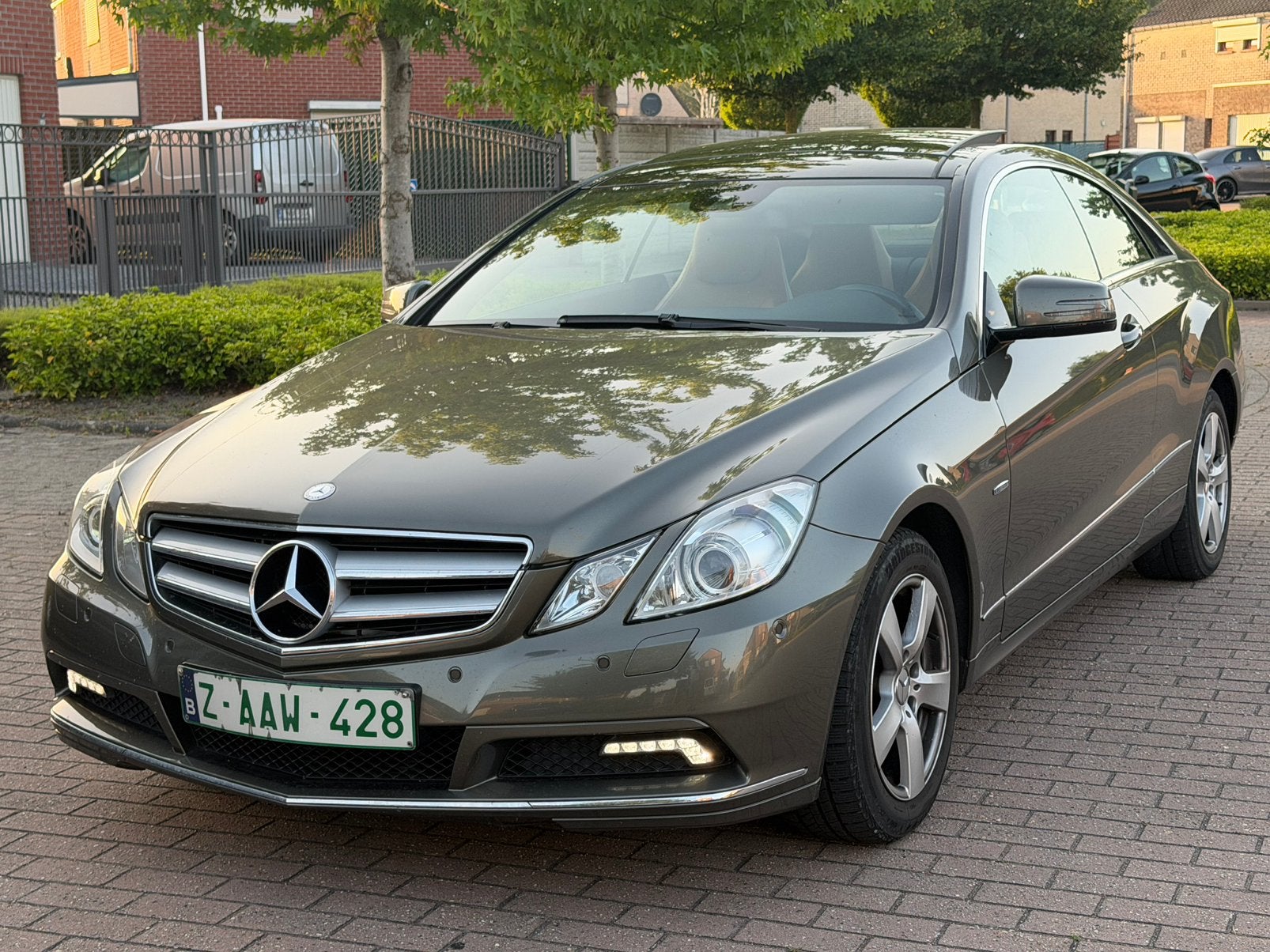 mercedes e220 coupe 108000km automaat  0476684418, Auto's, Automaat, Euro 5, 120 kW, Bedrijf