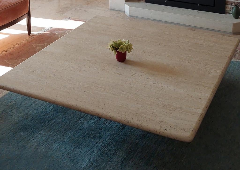 Table basse en travertin, Enlèvement