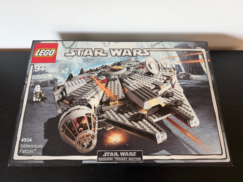 Lego 4504 - Star Wars Millennium Falcon - 2004, Verzamelen, Star Wars, Ophalen of Verzenden, Nieuw, Beeldje of Buste