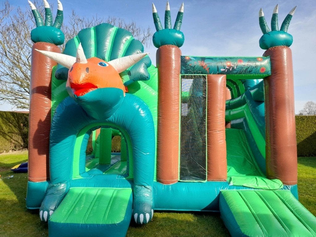 Dino springkasteel te koop, Kinderen en Baby's, Speelgoed | Buiten | Springkussens, Ophalen of Verzenden, Zo goed als nieuw