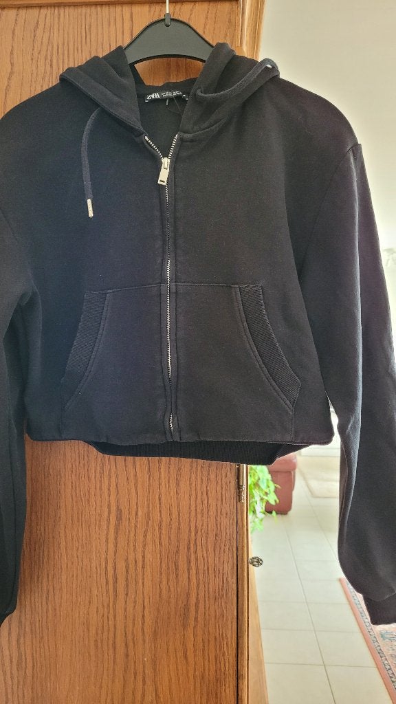 sweat à capuche court taille M  Zara, Vêtements | Femmes, Enlèvement ou Envoi, Comme neuf, Taille 38/40 (M), Noir