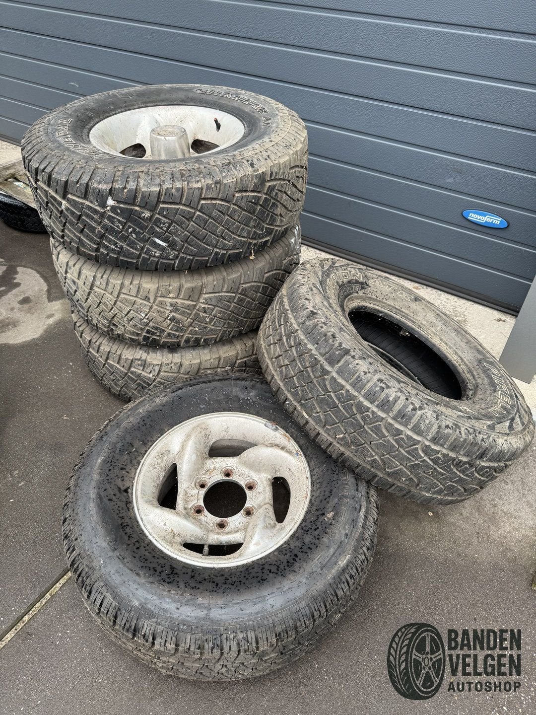4 x 4 Banden 31-10.5-15 General en Pirelli 265-70-15 Kumho, Gebruikt, -, -, Banden en Velgen
