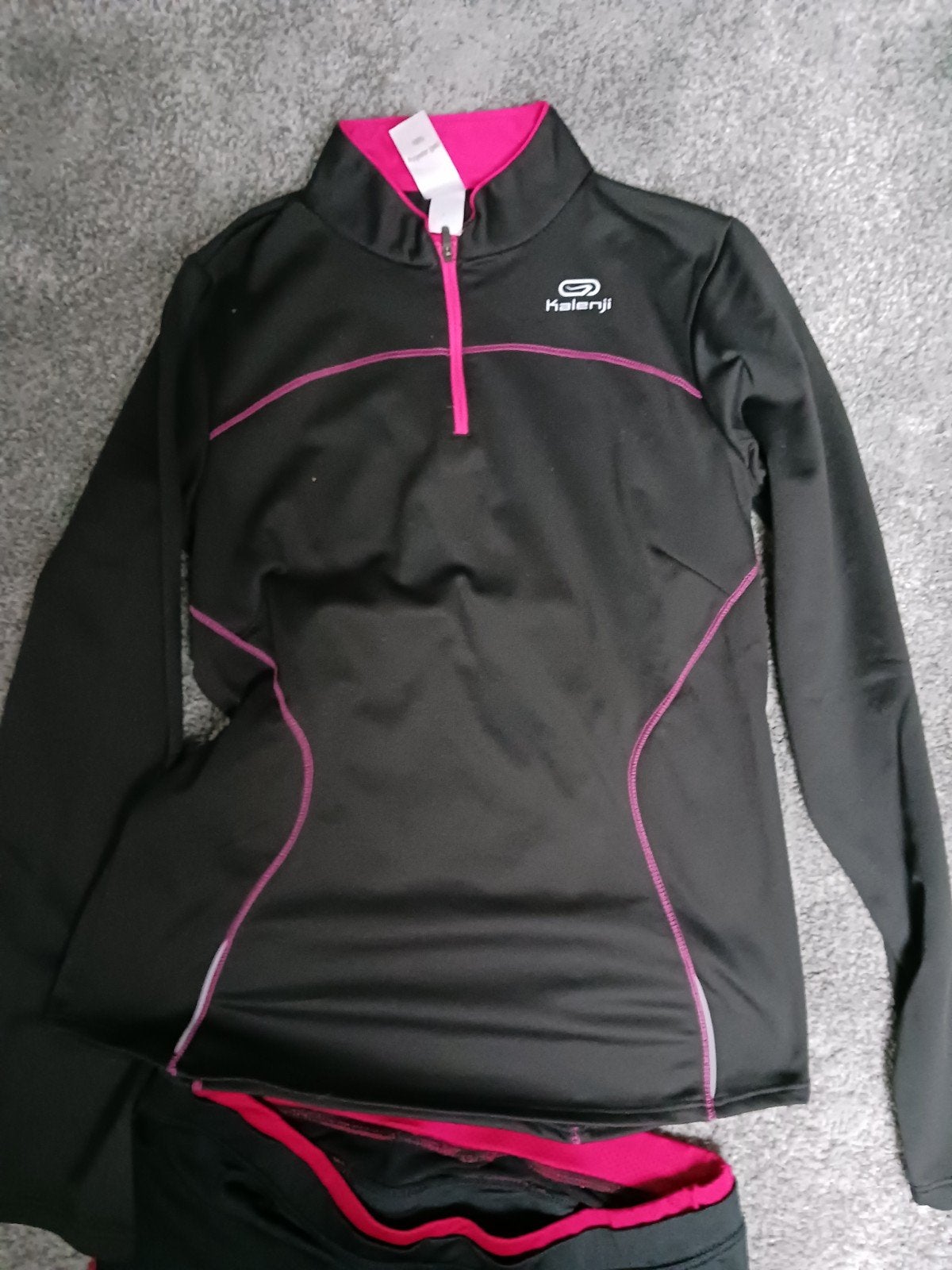Sporttrui + sportbroek merk Decatlon te koop.maat M, Kleding | Dames, Sportkleding, Zo goed als nieuw, Hardlopen of Fietsen, Decathlon