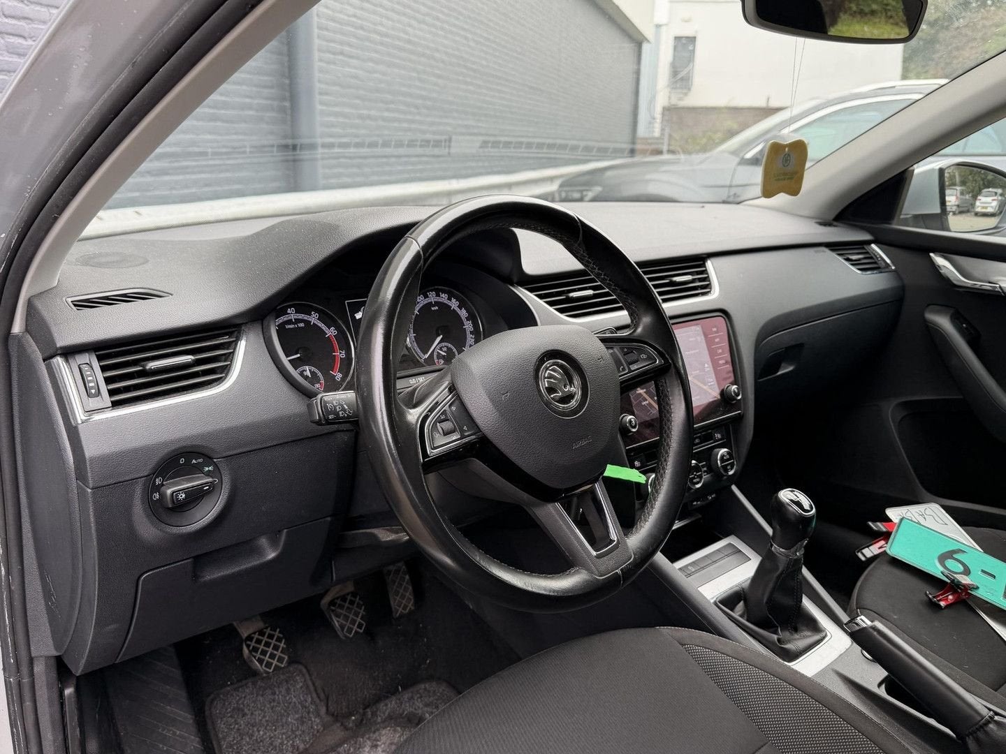 Skoda Octavia Combi 1.0 TSI Greentech Ambition Business | Cr, Auto's, Zwart, 110 g/km, Bedrijf, Parkeersensor