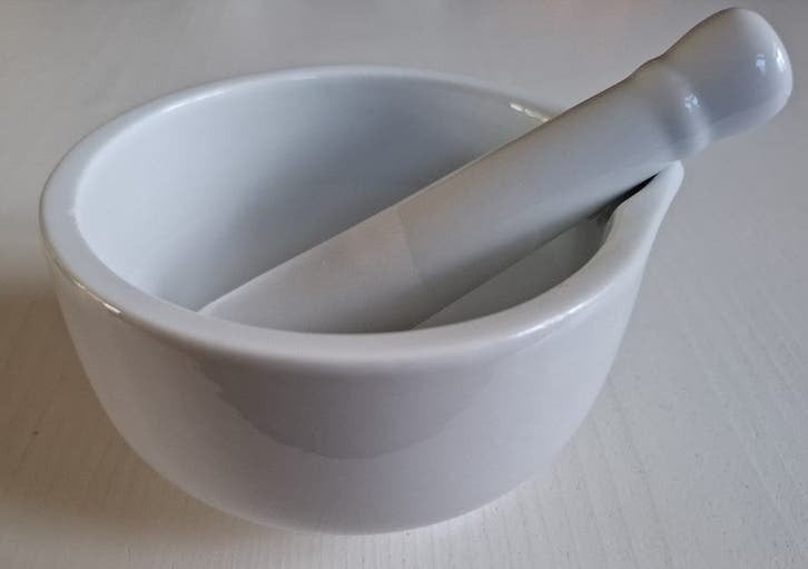 Grote witte porseleinen vijzel met stamper, Maison & Meubles, Cuisine | Vaisselle, -, Utilisé, Classique, Autres types