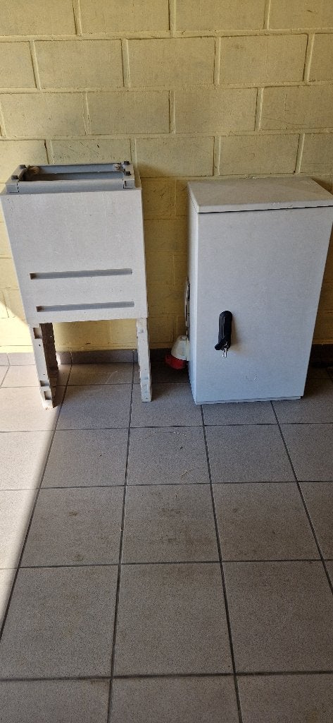 Werfkast (inclusief aardingsstaven en-draad), Doe-het-zelf en Bouw, Ophalen, Zo goed als nieuw, Overige merken, Overige typen