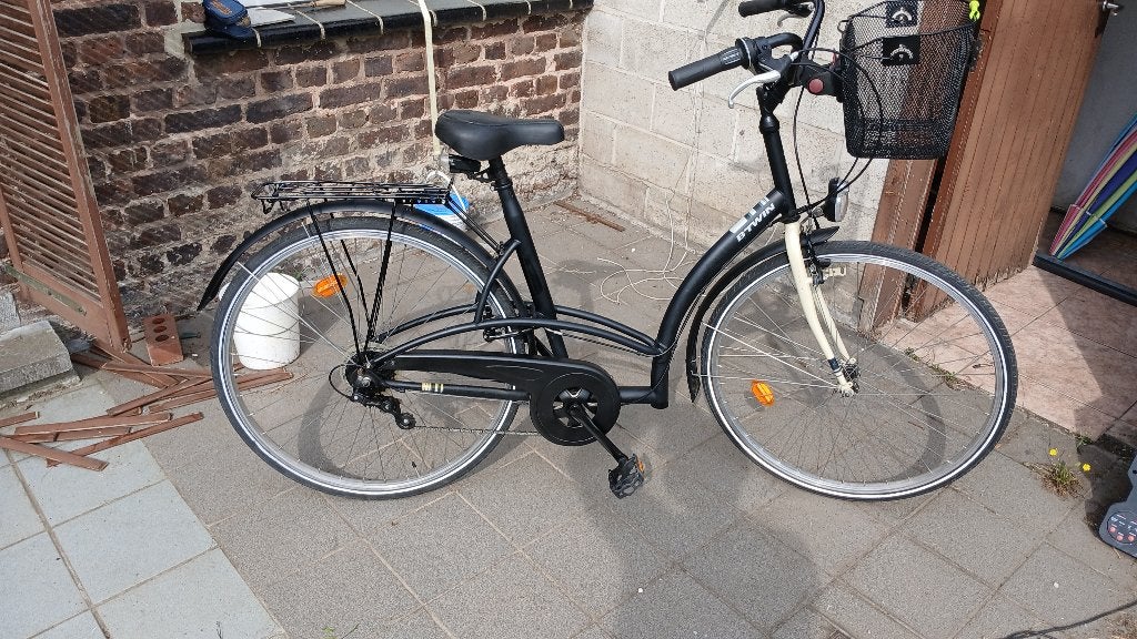 velo femme ,28p 6 vit tout ok a discuter en cash liege, Accès (extra) bas, Autres marques, Moins de 47 cm, Comme neuf
