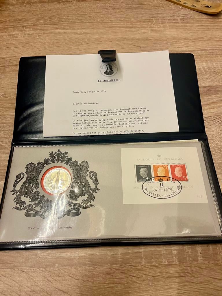 Enveloppe met postzegels en .925 zilveren medaille., Postzegels en Munten, Penningen en Medailles, Ophalen of Verzenden