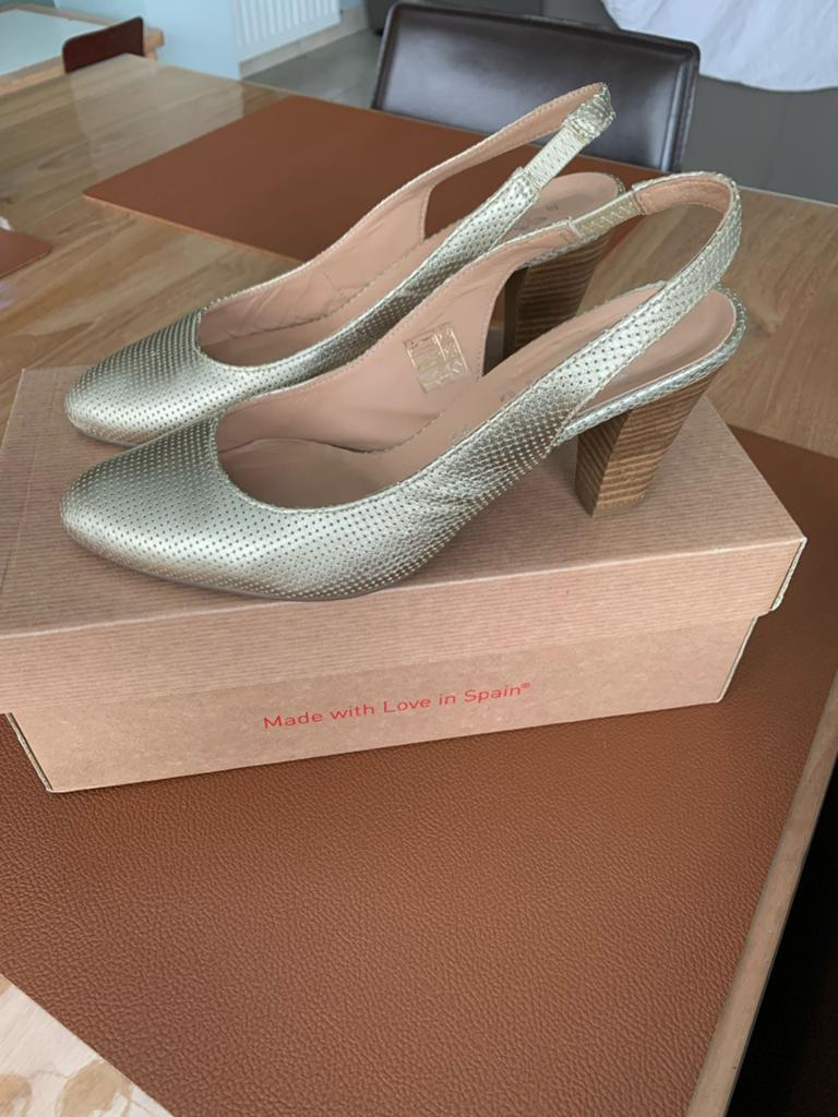 Goudkleurige pumps maat 37, Kleding | Dames, Schoenen, Ophalen, Zo goed als nieuw, Pumps