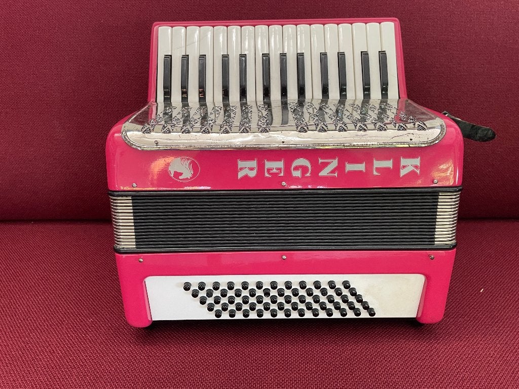 Kleine duitse Klinger accordeon . 60 bas ., Gebruikt, Met koffer, 60-bas, Weltmeister
