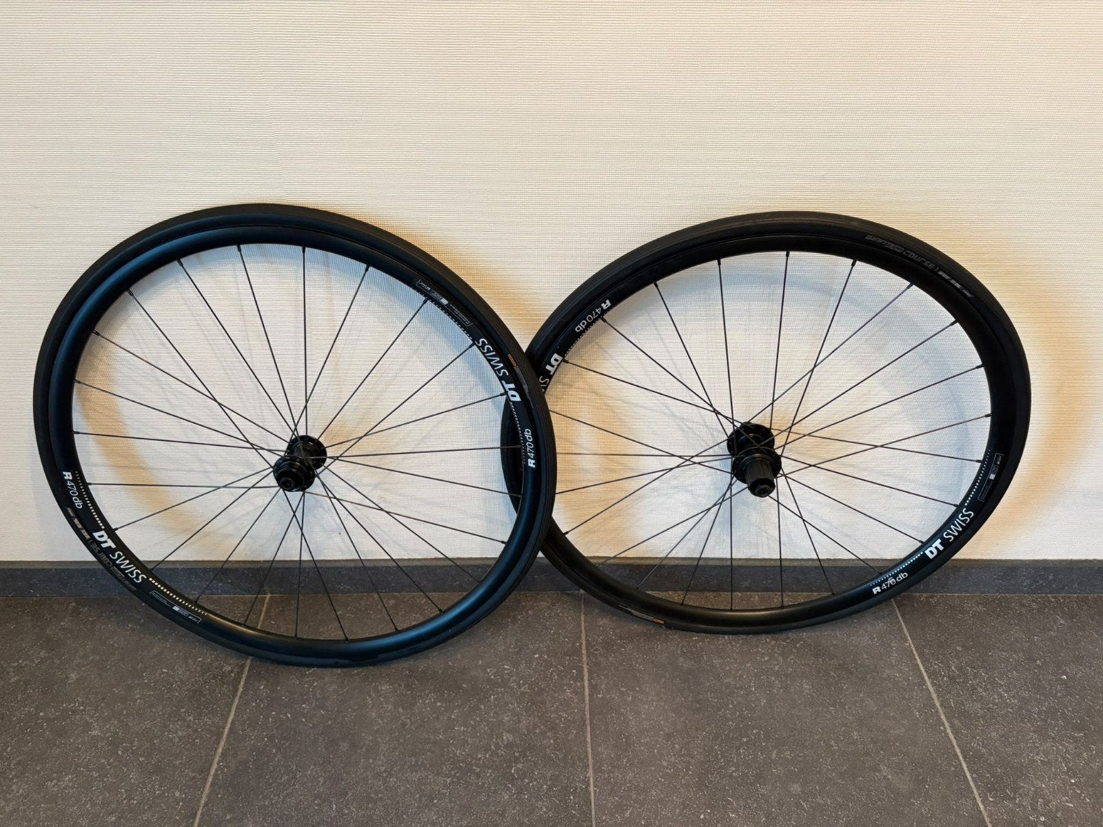 DT Swiss R470 DB set+Giant Gavia Course+cassette+ketting, Enlèvement ou Envoi