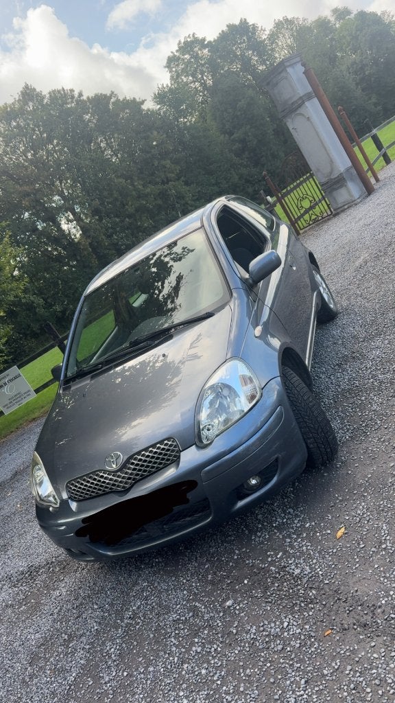 Toyota yaris, Argent ou Gris, Achat, Noir, 5 places