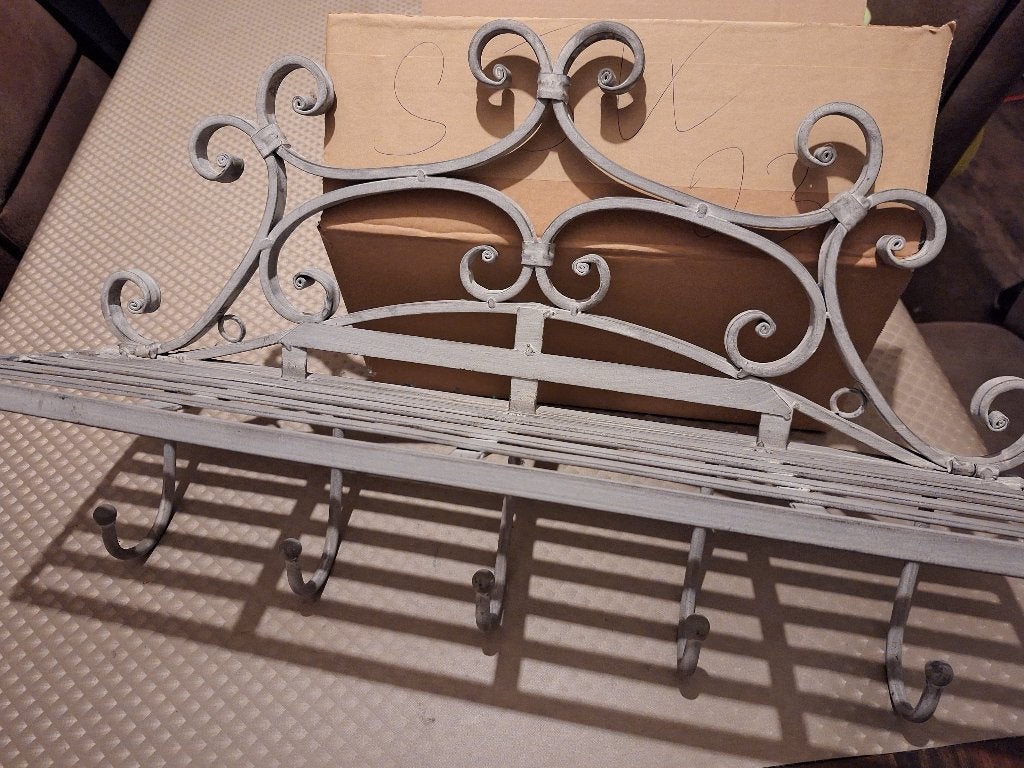 Metalen wandkapstok met hoedenplank in landelijke stijl, Huis en Inrichting, Ophalen, Zo goed als nieuw, Wandkapstok