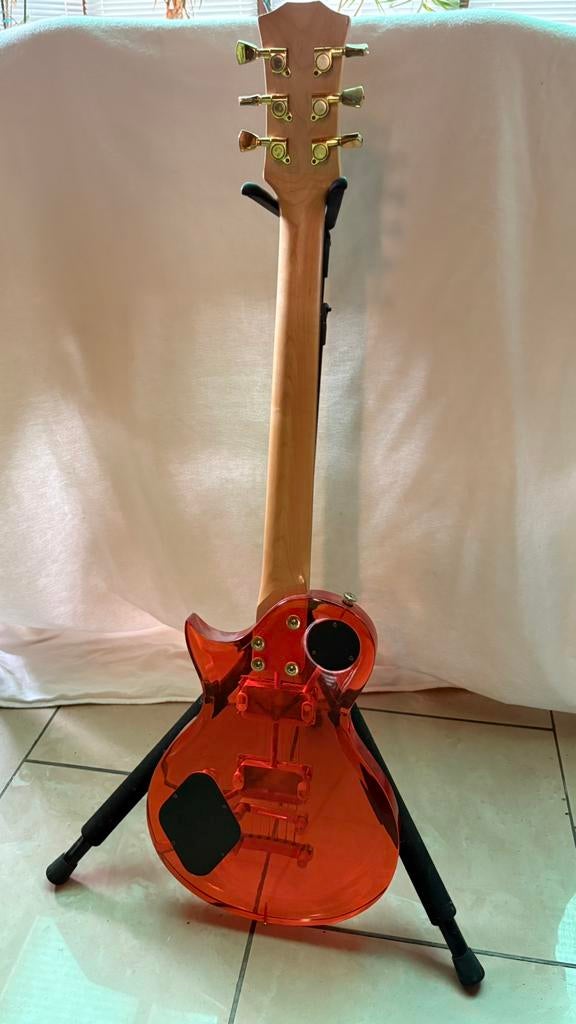 Elektrische Guitar ,zeer mooi met plexiglas body, Muziek en Instrumenten, Ophalen, Zo goed als nieuw