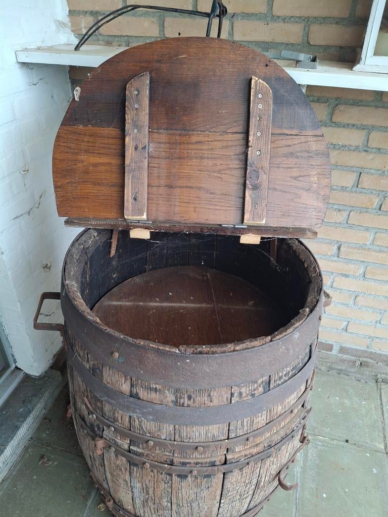 Bier ton, Enlèvement, Intérieur