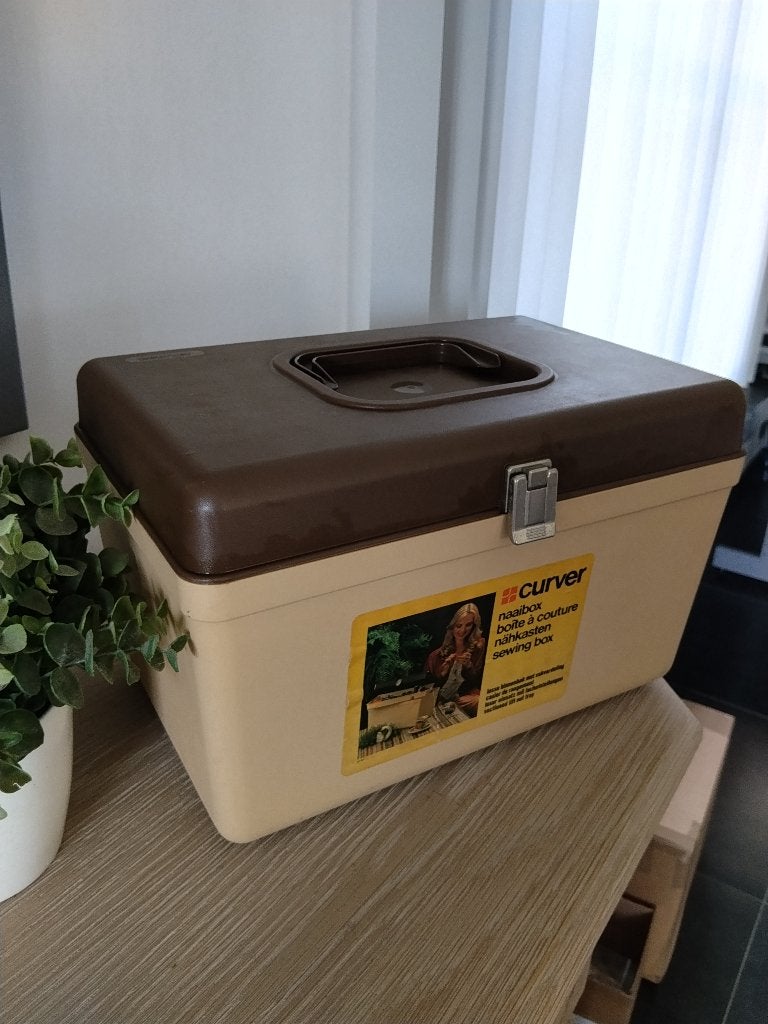 vintage naaidoos Curver, Ophalen of Verzenden, Zo goed als nieuw