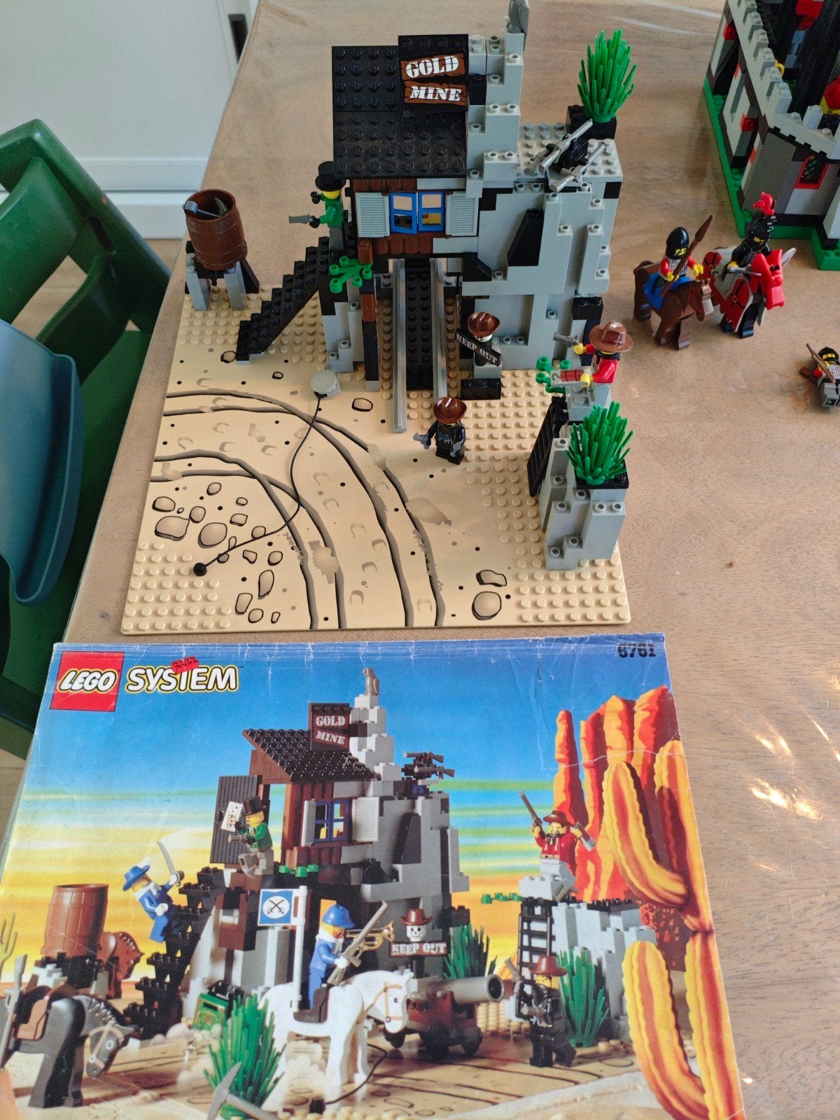 lego 6761 Bandits Secret Hideout complet avec livret, Enfants & Bébés, Jouets | Duplo & Lego, Comme neuf, Lego, Ensemble complet