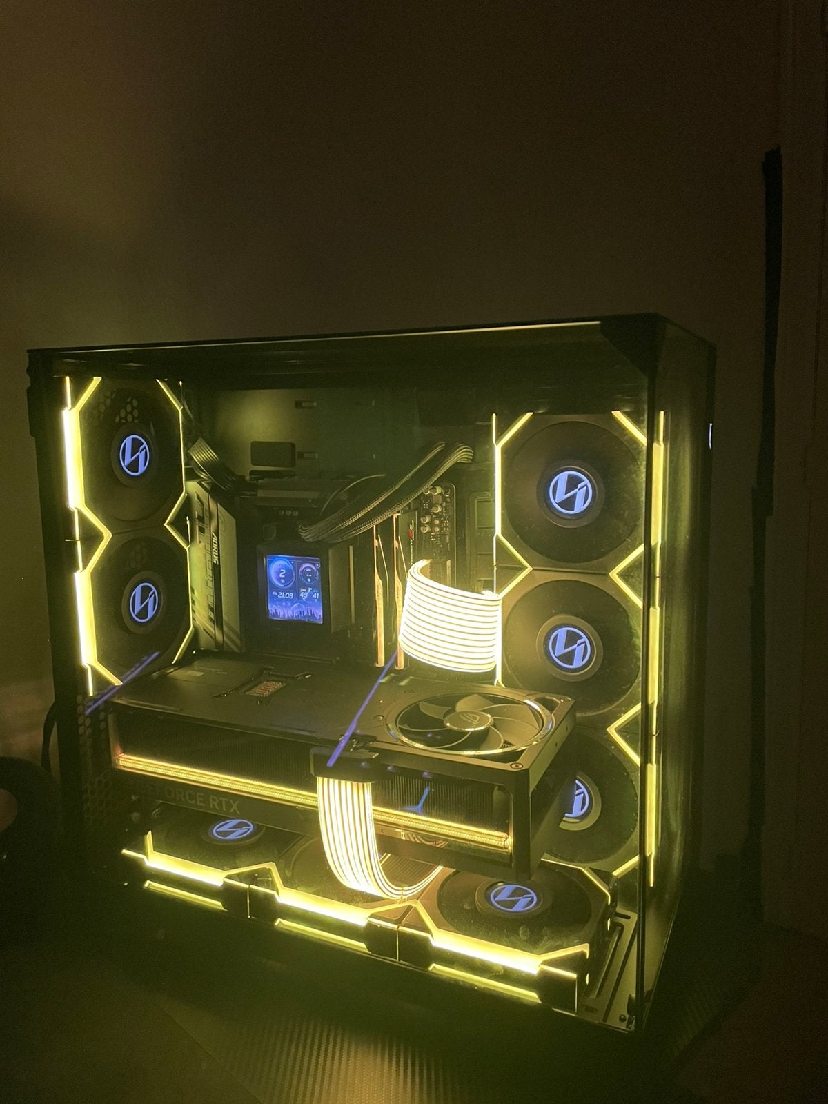 High-End PC - 7 9800X3D & RTX 5080, Informatique & Logiciels, 5 TB, Custom Gaming Pc, 32 GB, Comme neuf