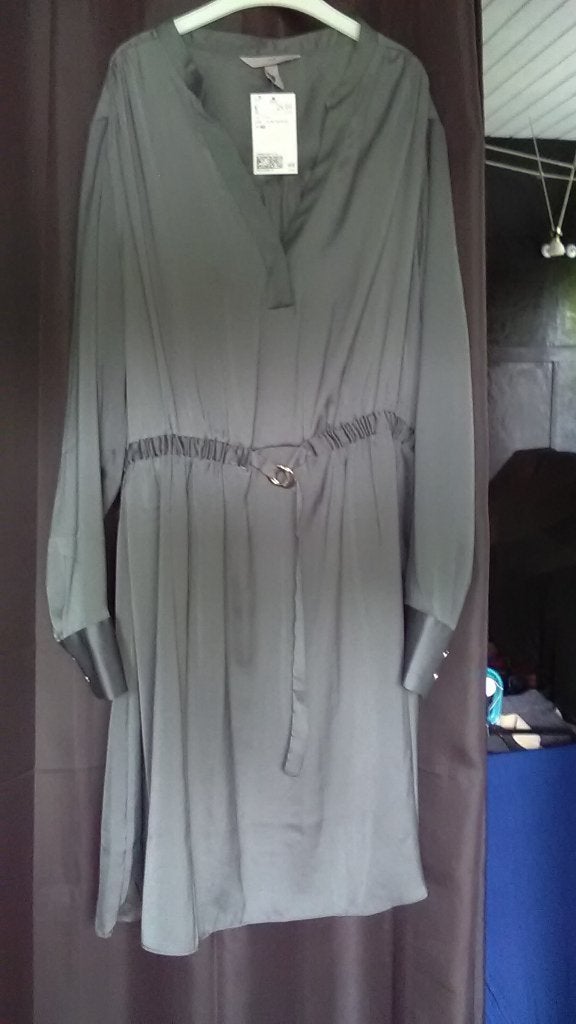 Robe midi kaki/vert foncé longues manches H&M 46 Neuve, Vêtements | Femmes, Neuf, H&M, Taille 46/48 (XL) ou plus grande, Enlèvement ou Envoi