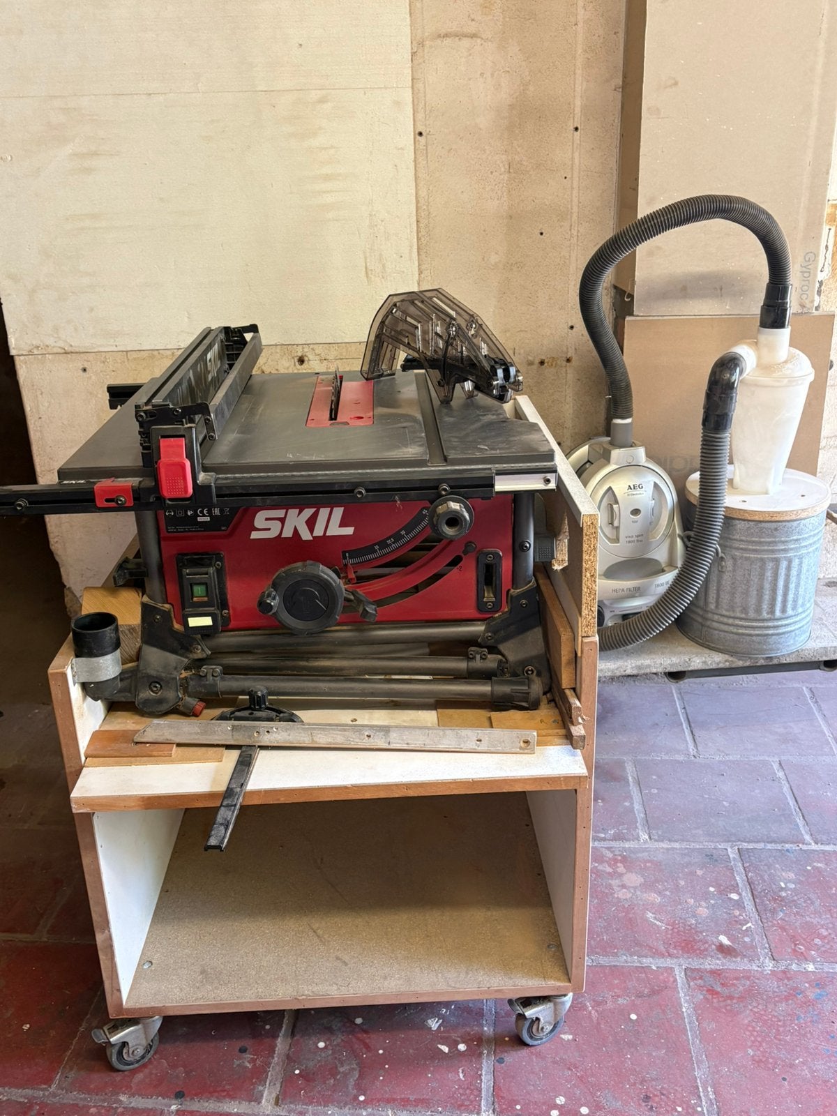 SKIL 1340AA tafelzaag 2000W afzuigsysteem werktafel, Doe-het-zelf en Bouw, Gereedschap | Lasapparaten, Ophalen, Zo goed als nieuw