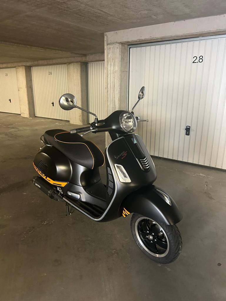 Vespa 125 gts supersport met 3871 km, Fietsen en Brommers, Scooters | Vespa, Ophalen, 125 cc, Zo goed als nieuw, Benzine
