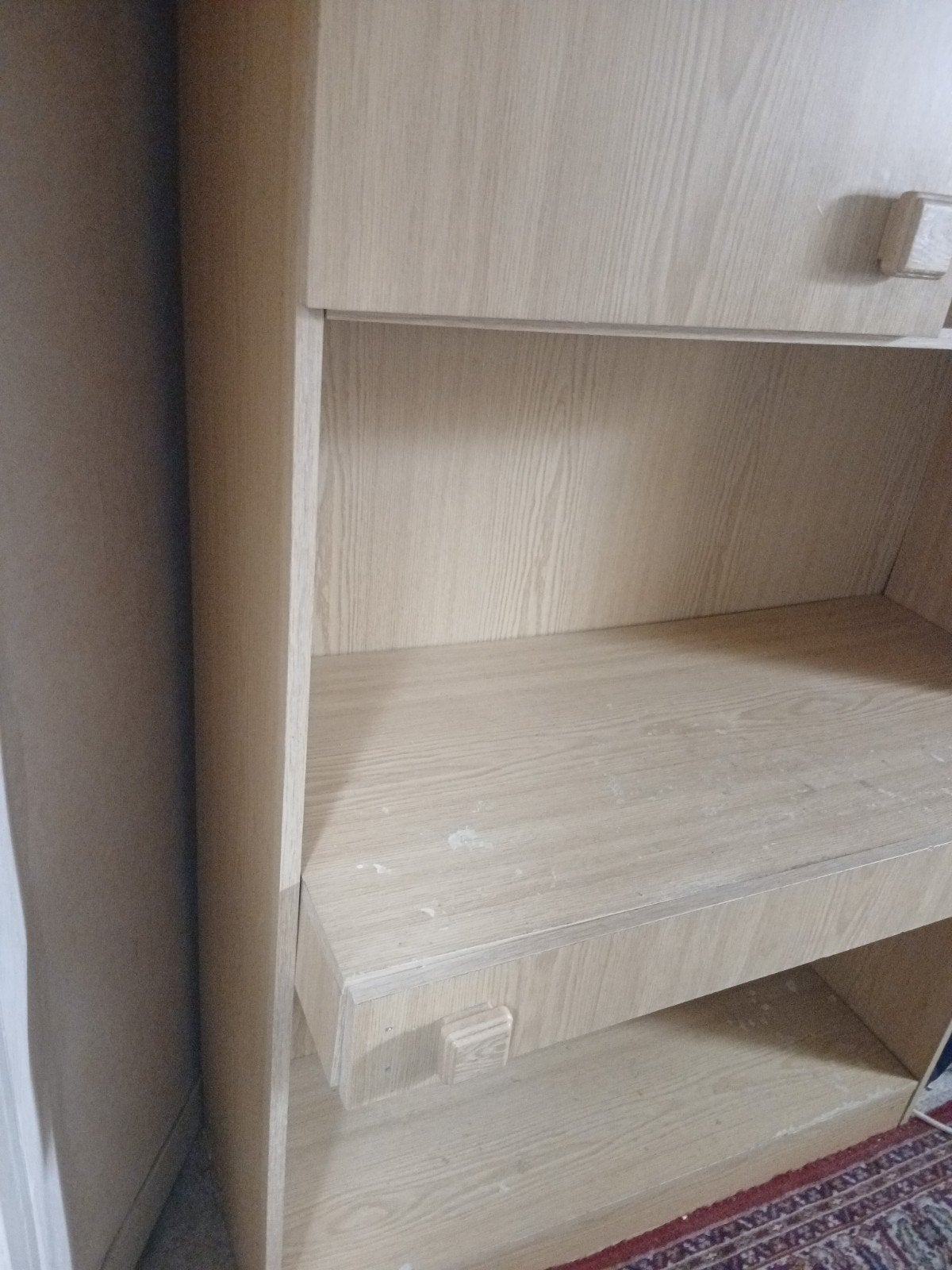armoire avec une porte trop courte mais peut être fabriquée, Enlèvement