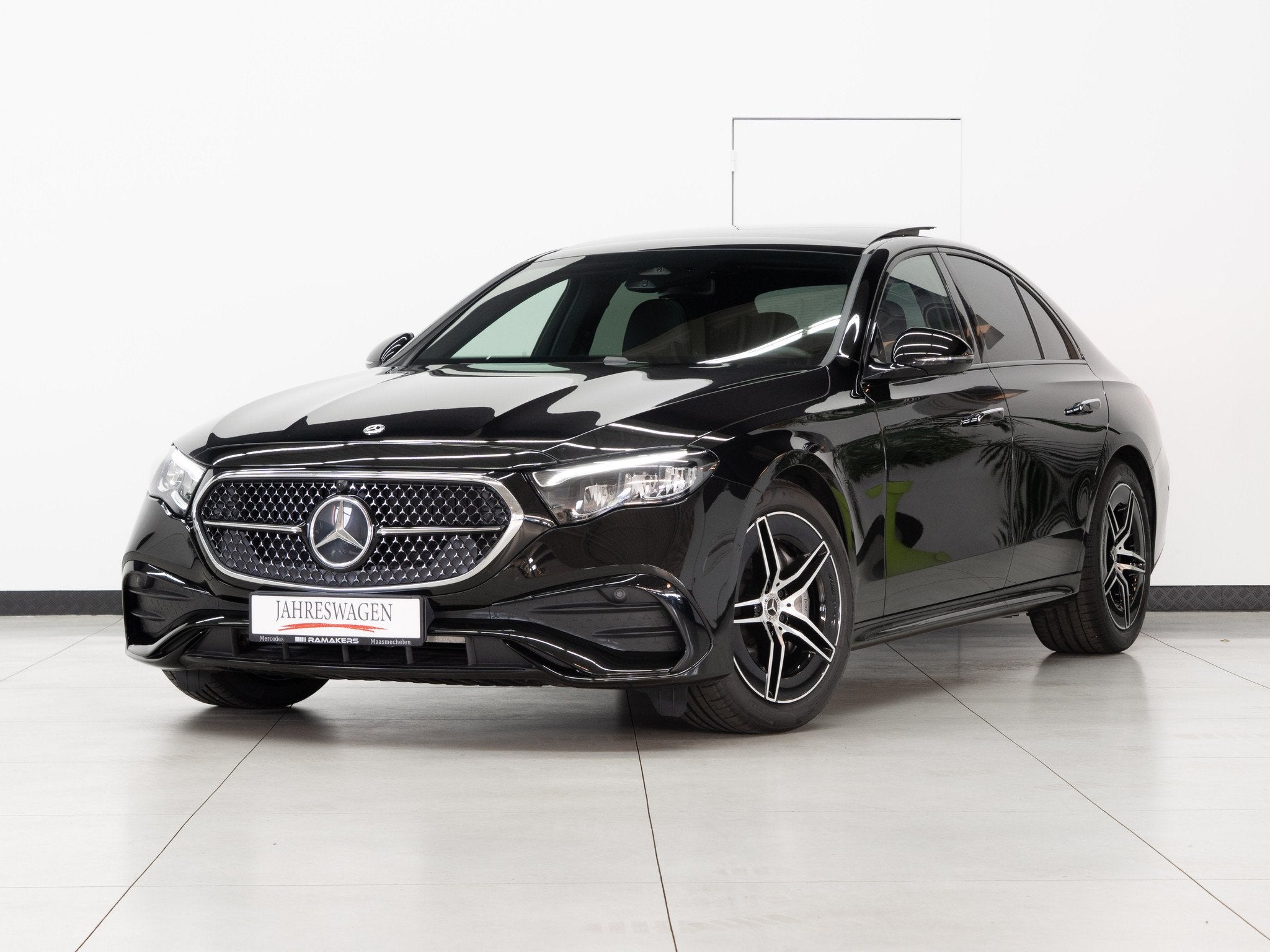 Mercedes-Benz E 220 d AMG Line Night PANORAMA Distronic KEYL, Auto's, Automaat, Gebruikt, Zwart, 4 cilinders