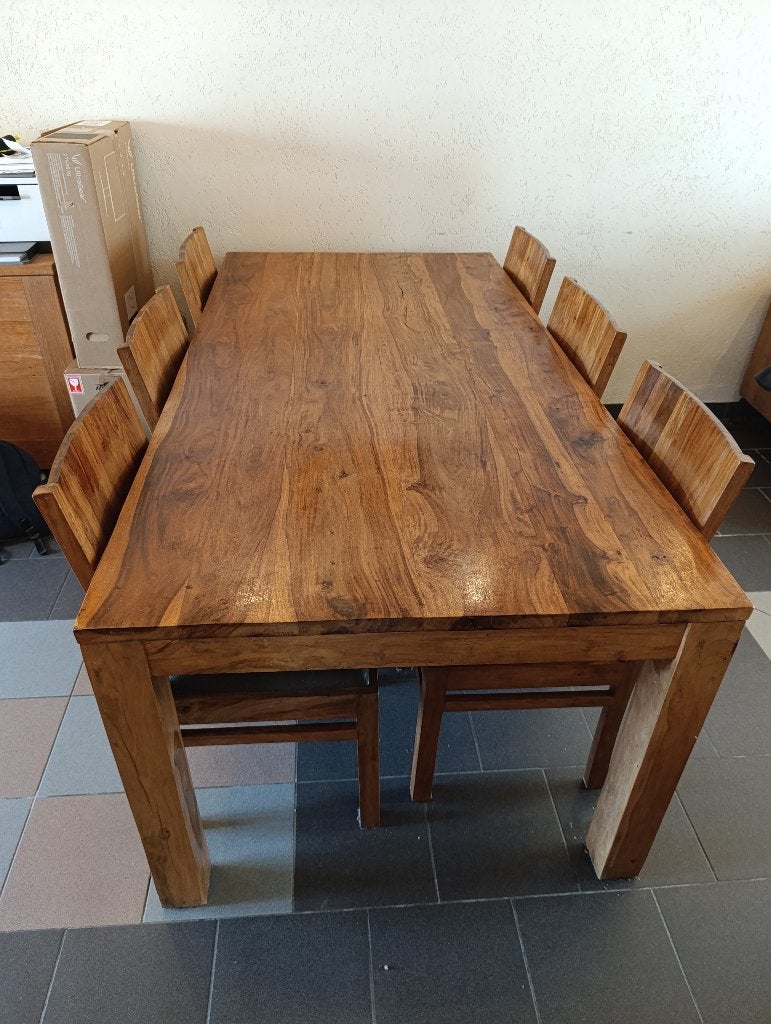 massief eiken tafel met 6 stoelen + eiken vitrinekast, Ophalen