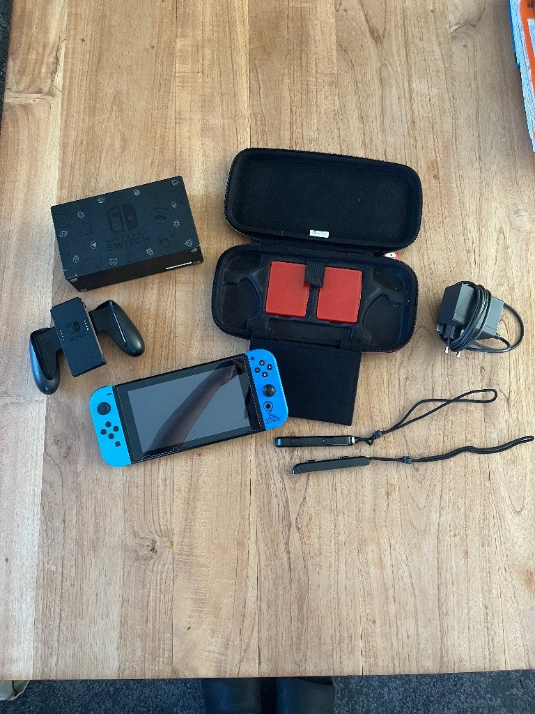 Nintendo switch V2 Fortnite Special Edition - Compleet, Games en Spelcomputers, Games | Nintendo Switch, Ophalen, Online, Gebruikt
