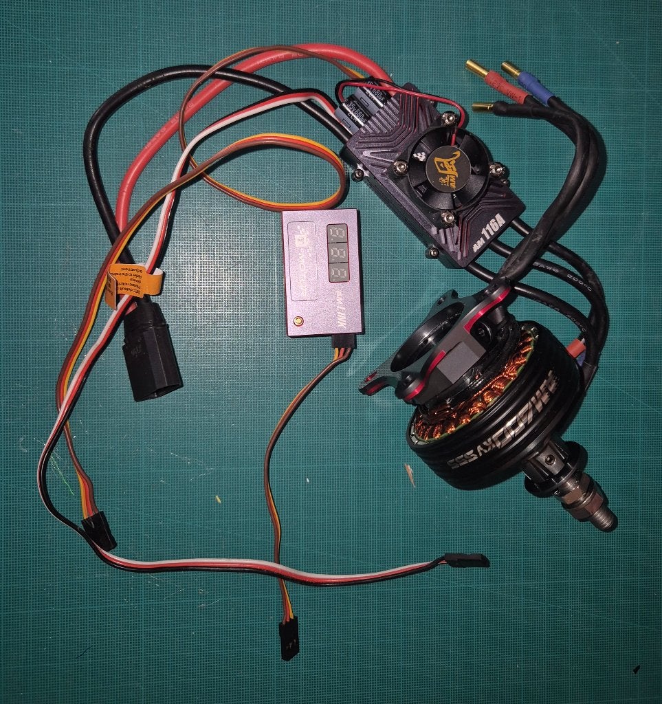 Vends combo T-motor AM 600 555kv + son esc, Hobby & Loisirs créatifs, Modélisme | Radiocommandé & Téléguidé | Avions, Comme neuf